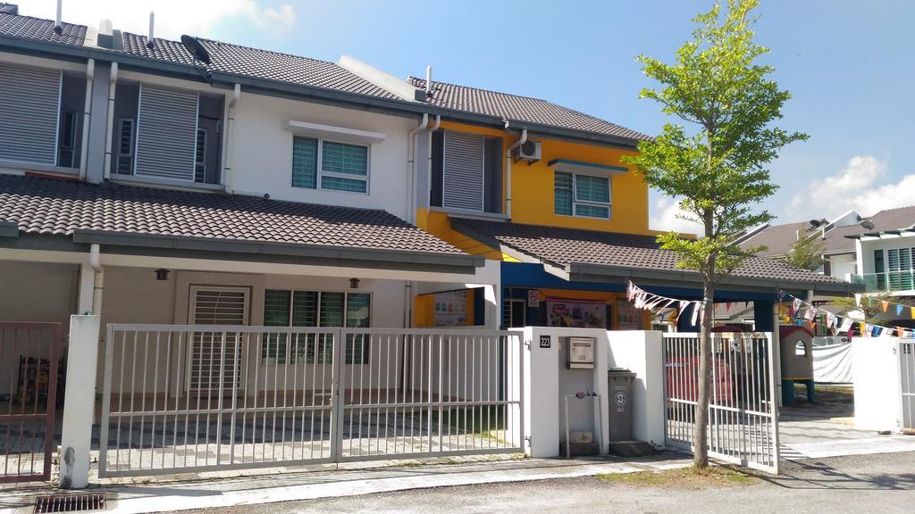 Kenanga Homestay Nilai Exterior foto