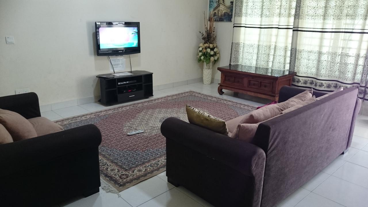 Kenanga Homestay Nilai Exterior foto