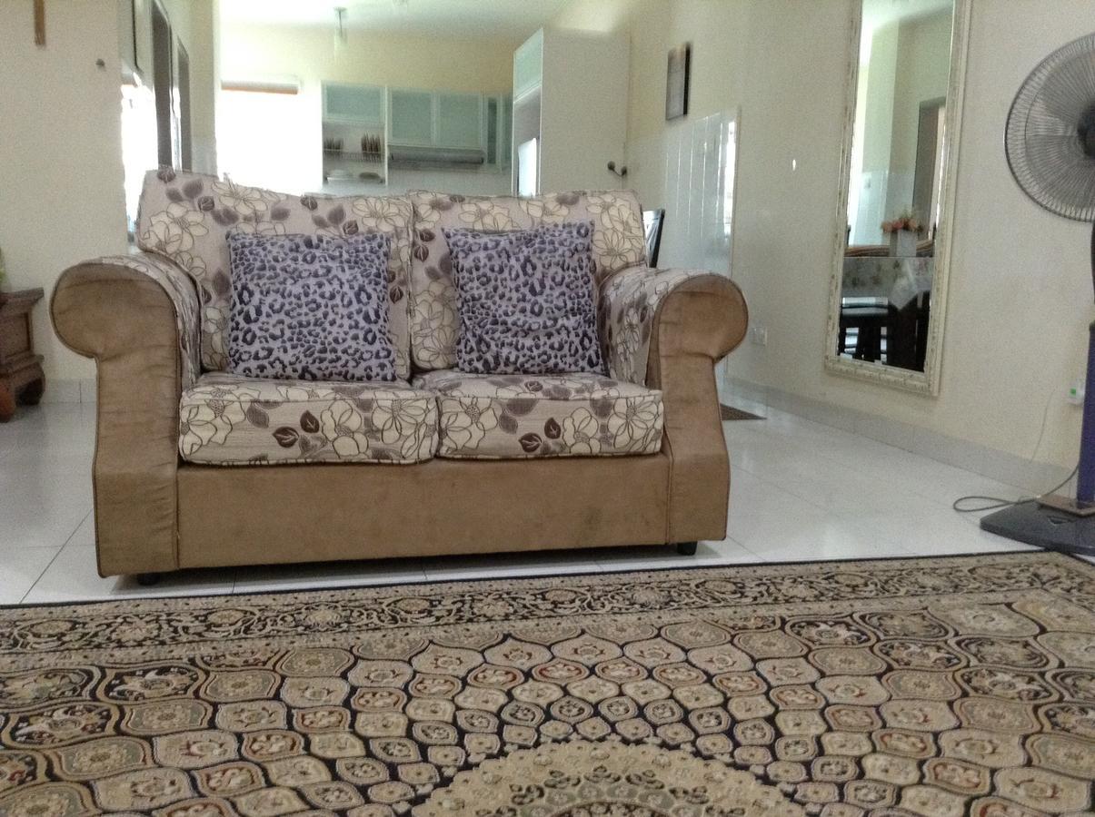 Kenanga Homestay Nilai Exterior foto