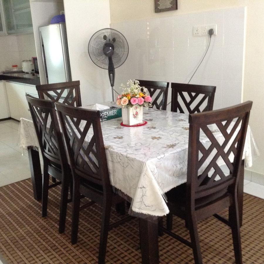 Kenanga Homestay Nilai Exterior foto
